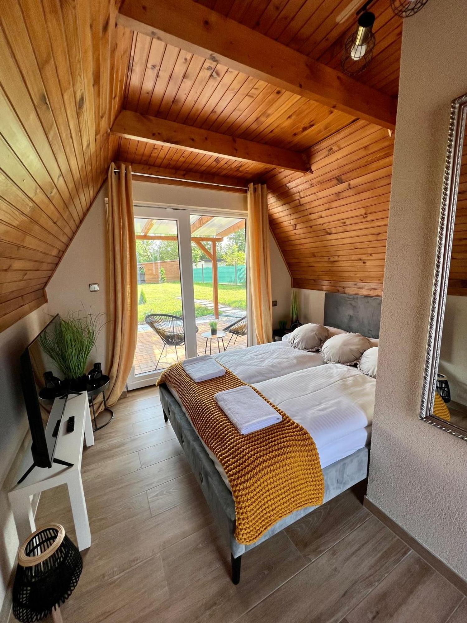 Vizparti Futrinka Vendeghazak Villa Baja Exteriör bild